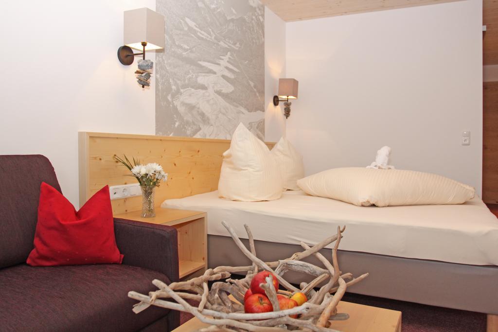 Hotel Goldene Rose Reutte Ngoại thất bức ảnh