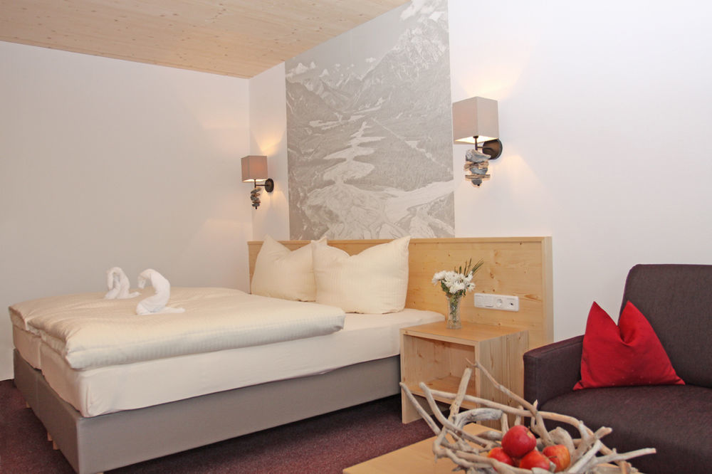 Hotel Goldene Rose Reutte Ngoại thất bức ảnh