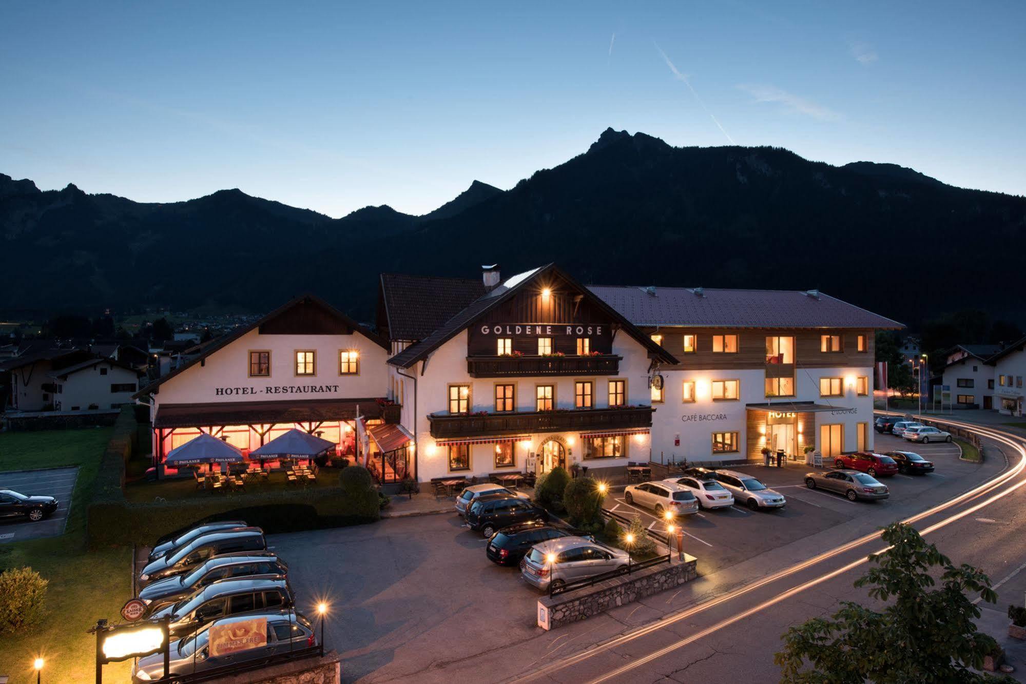 Hotel Goldene Rose Reutte Ngoại thất bức ảnh