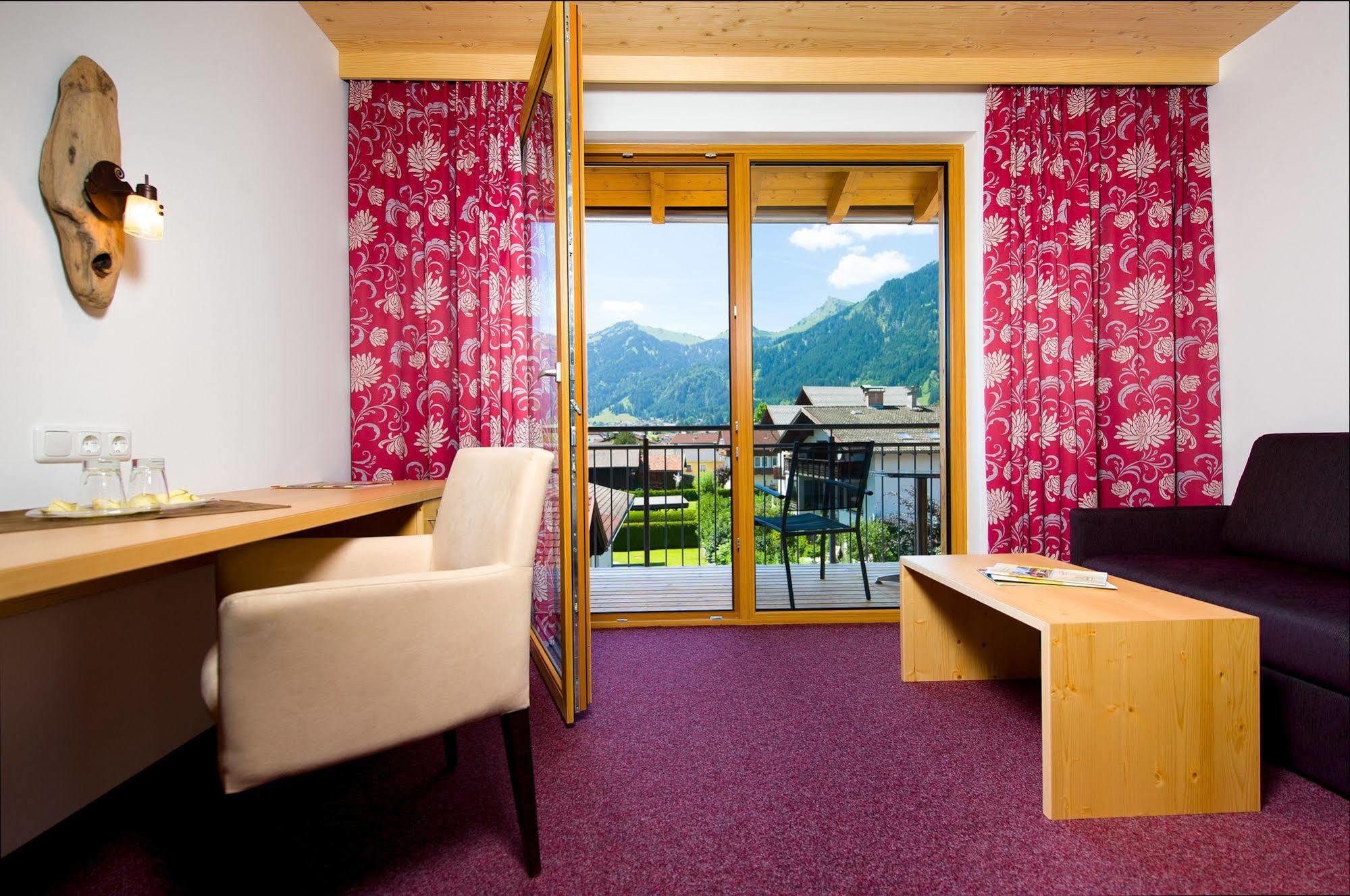 Hotel Goldene Rose Reutte Ngoại thất bức ảnh