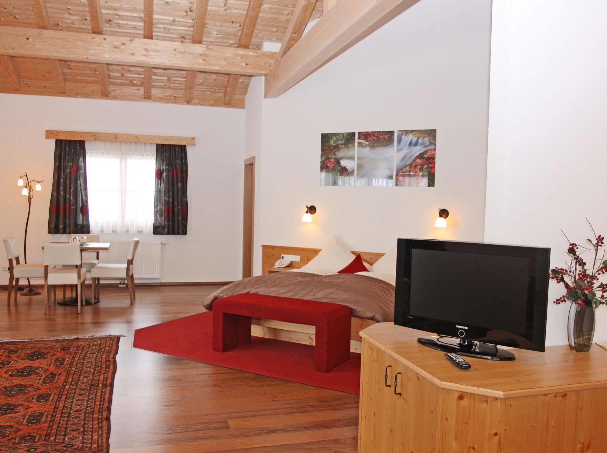 Hotel Goldene Rose Reutte Ngoại thất bức ảnh